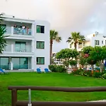 Hotel apartamentowy Rododafni Klorakas