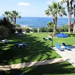 Rododafni Hotel apartamentowy 4*