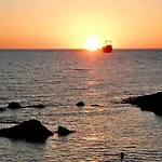 Rododafni Hotel apartamentowy 4*