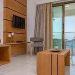 Hotel apartamentowy Rododafni Klorakas
