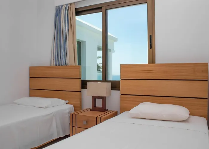 Rododafni Beach Lejlighedshotel 4*