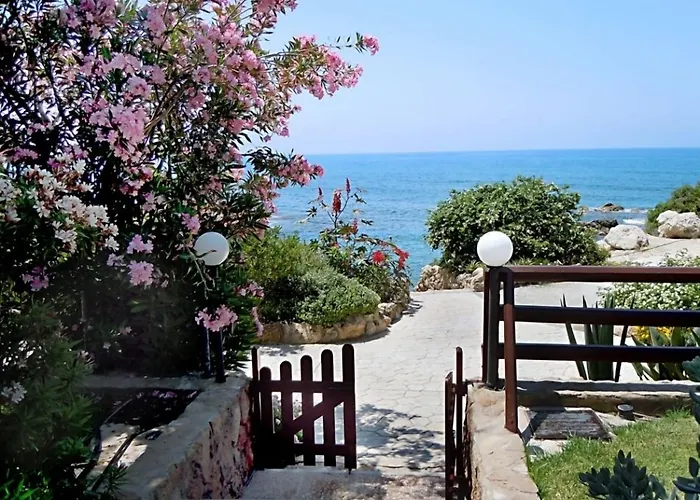 Lejlighedshotel Rododafni Beach