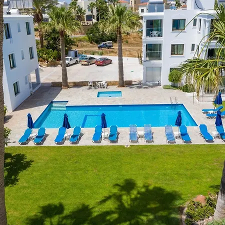 رودودافني بيتش أبارتمنتس 4*