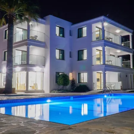 رودودافني بيتش أبارتمنتس 4* Klorakas