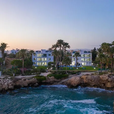 شقة فندقية رودودافني بيتش أبارتمنتس 4*