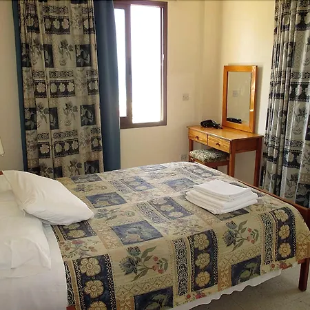 Aparthotel Rododafni Klorakas