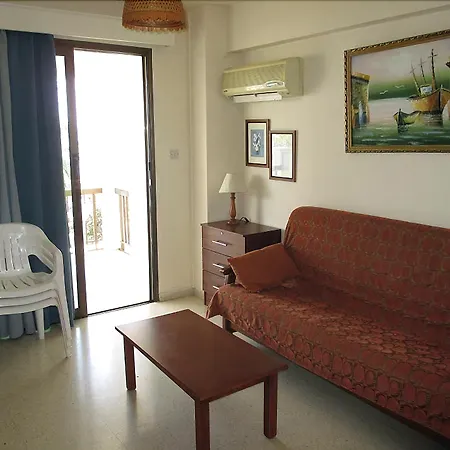 رودودافني بيتش أبارتمنتس 4*