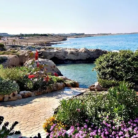 Rododafni Aparthotel 4*