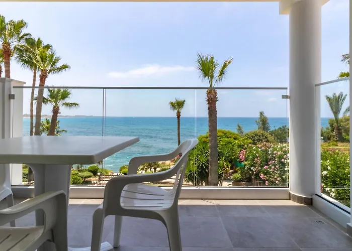 Rododafni Apartahotel 4*