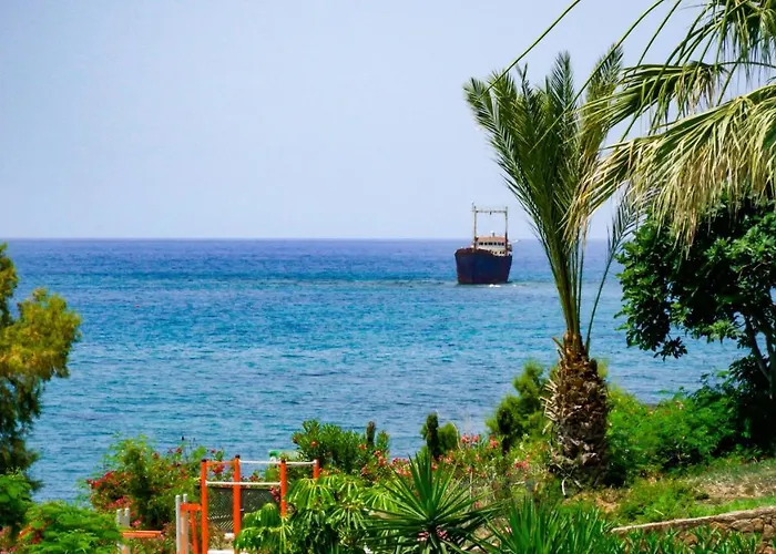 Rododafni Apartahotel 4*