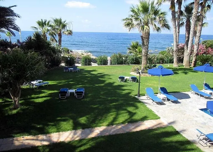 Rododafni Apartahotel 4*