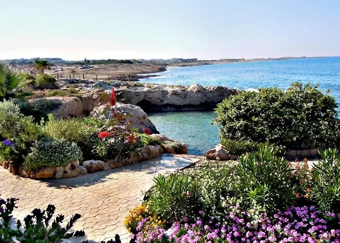 Rododafni Apartahotel 4*