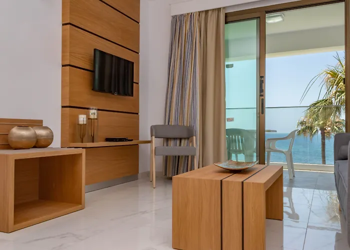 Apartahotel Rododafni Klorakas